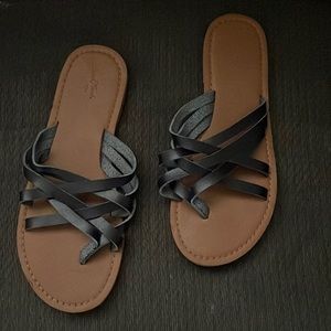 Universal Thread flat sandals size 8